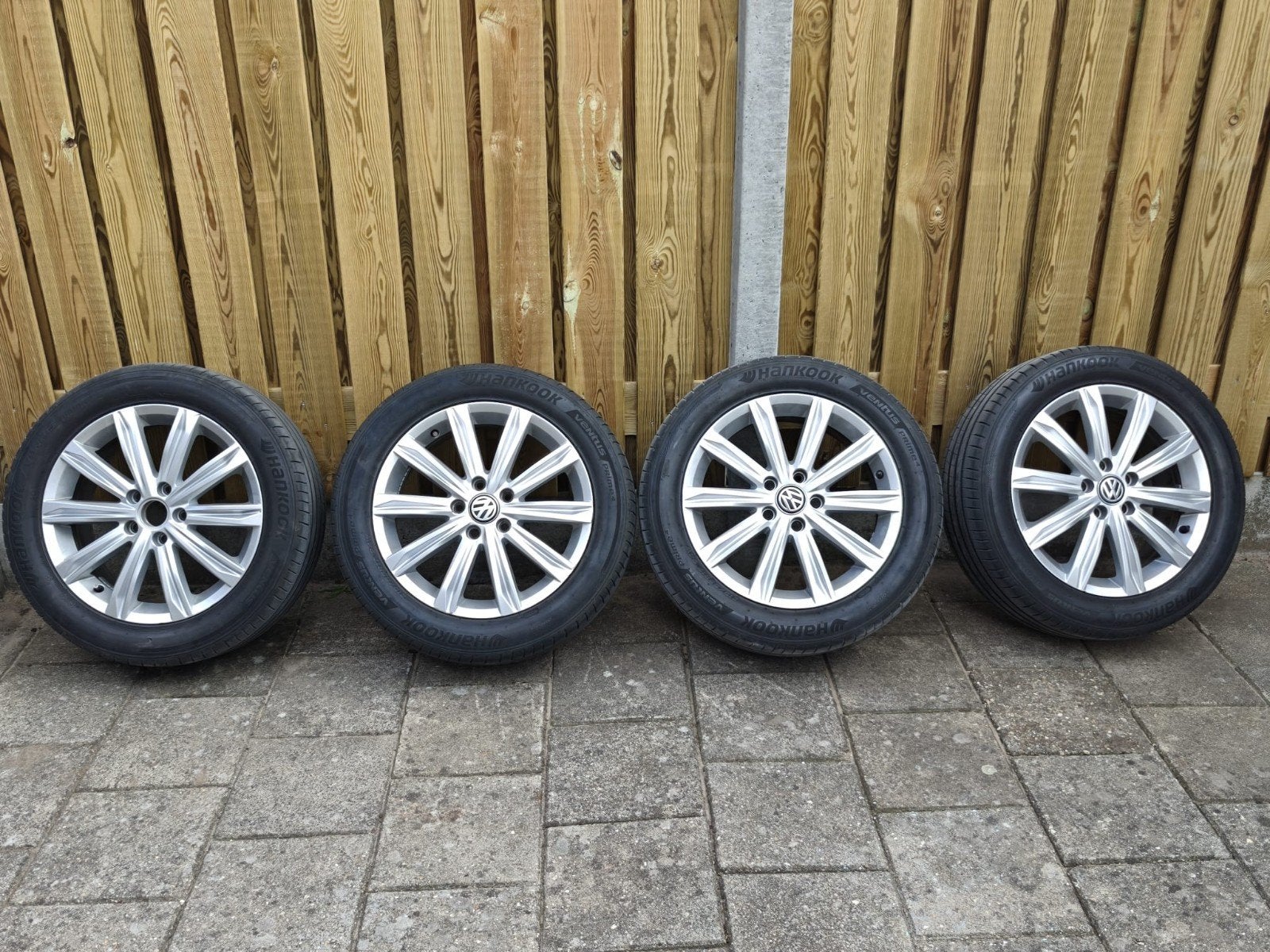 VW Stockholm 17 inch velgen met Hankook zomerbanden, Auto-onderdelen, Banden en Velgen, Ophalen, 17 inch, Zomerbanden, 225 mm