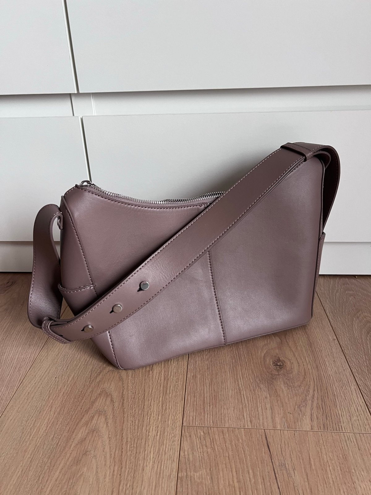 Stijlvolle Schoudertasje - Taupe, Ophalen of Verzenden, Zo goed als nieuw, Overige kleuren, Schoudertasje