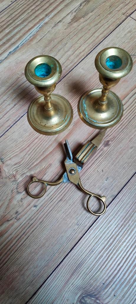 Antieke messing kandelaars en kaarsensnuiter, Ophalen of Verzenden