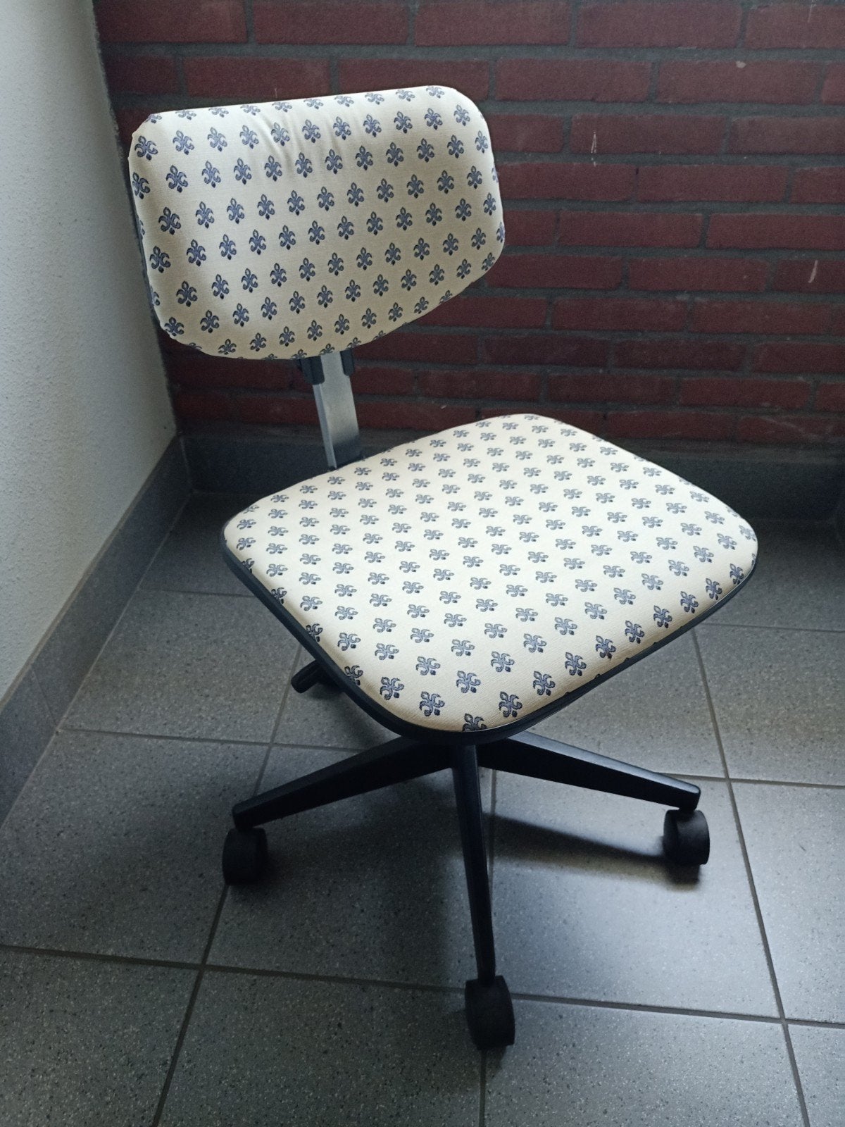 Bureaustoel met Franse Lelie bekleding, verstelbaar en verri, Ophalen of Verzenden, Gebruikt, Overige kleuren, Bureaustoel