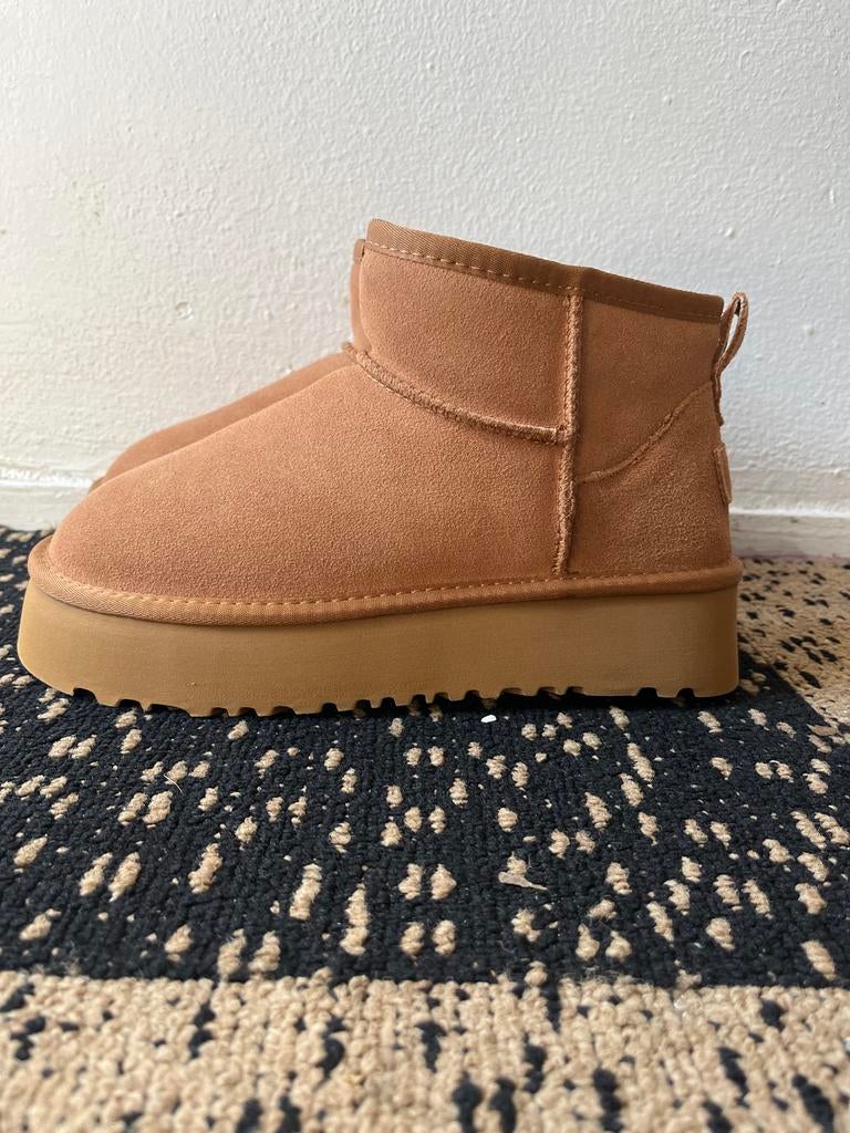 UGG Classic Ultra Mini Platform Boots Chestnut, Ophalen, Bruin, Lage of Enkellaarzen, Zo goed als nieuw