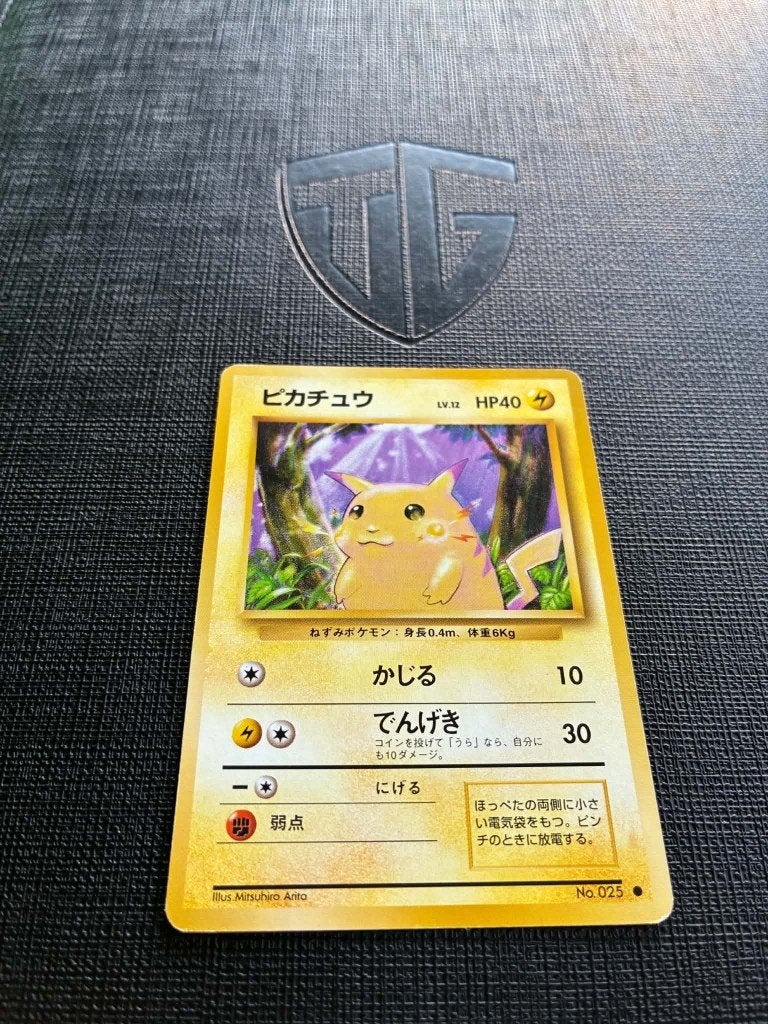 Pikachu, Japanese 1996 Base Set - Pokémonkaart, Ophalen of Verzenden, Zo goed als nieuw, Losse kaart