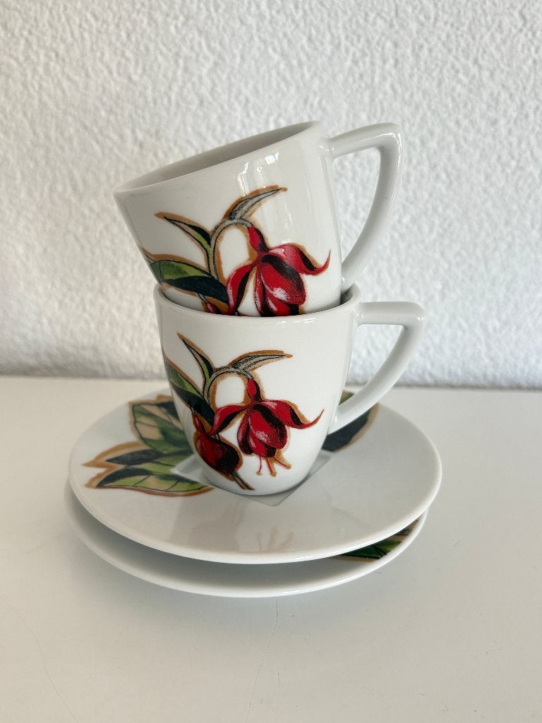 Nespresso Fuchsia Espresso kop en schotel, set van 2, Dataprivacy@nestle.com, Ophalen of Verzenden, Zo goed als nieuw, Overige stijlen