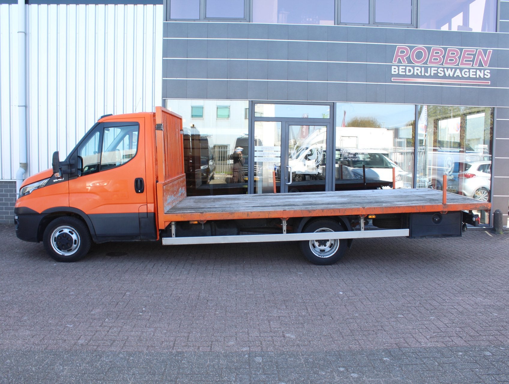 Iveco Daily 35C18 3.0 375 Open Laadbak Dubbellucht Trekhaak, Dealer onderhouden, Achterwielaandrijving, Gebruikt, 179 pk