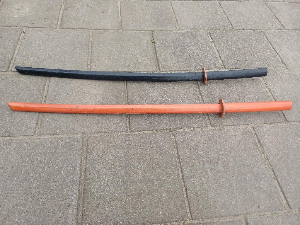 Te koop! Houten oefen katana (rood), Ophalen, Gebruikt, Overige, Vechtsportmateriaal