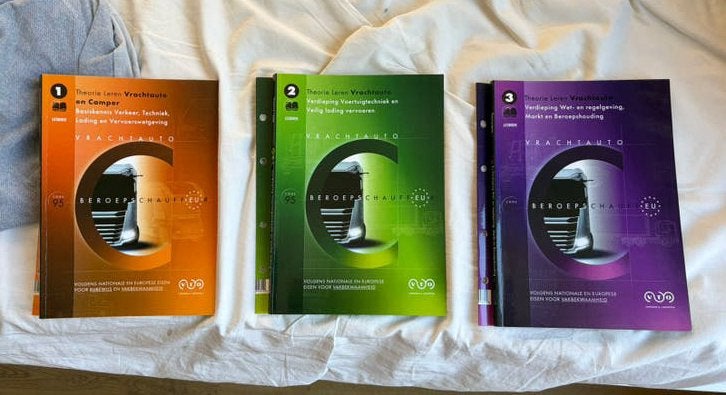 Vrachtwagen theorie boeken deel 1, 2 & 3 + code 95, Boeken, Ophalen of Verzenden, Alpha, Zo goed als nieuw, Niet van toepassing
