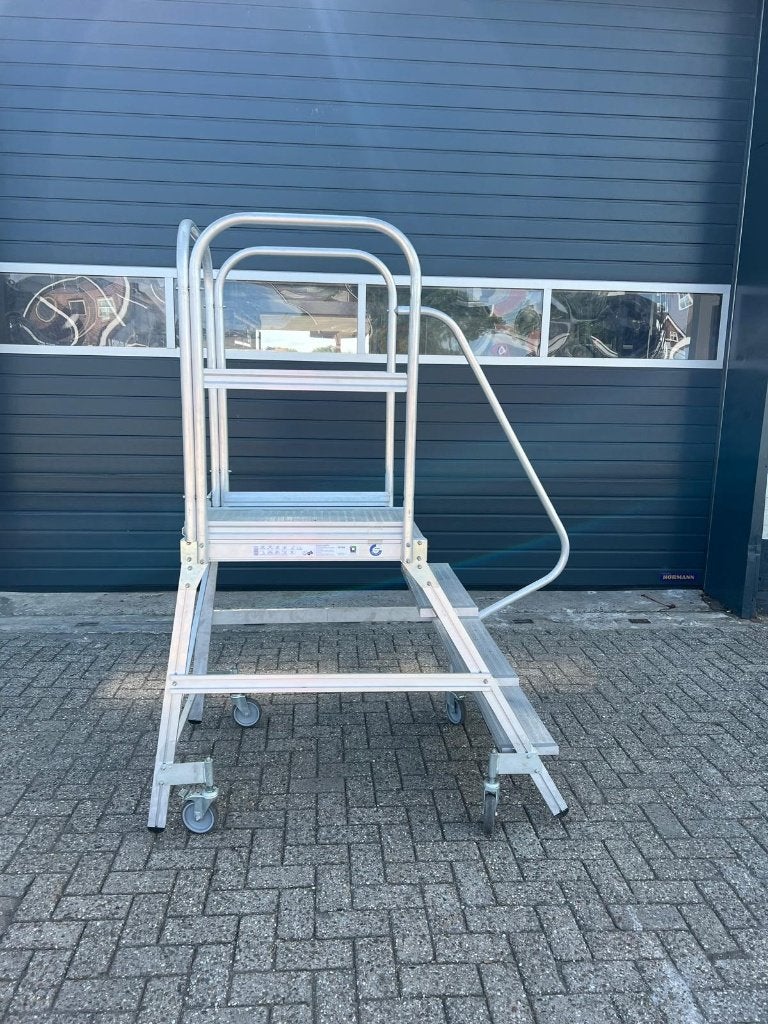 Platformtrap 3 treden, platformhoogte 1m, Ophalen, Zo goed als nieuw, Trap, Minder dan 2 meter