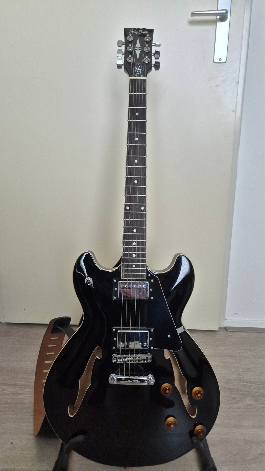 Harley Benton HB-35 Semi-Hollow Body gitaar met band, Ophalen of Verzenden, Zo goed als nieuw, Semi-solid body, Overige merken