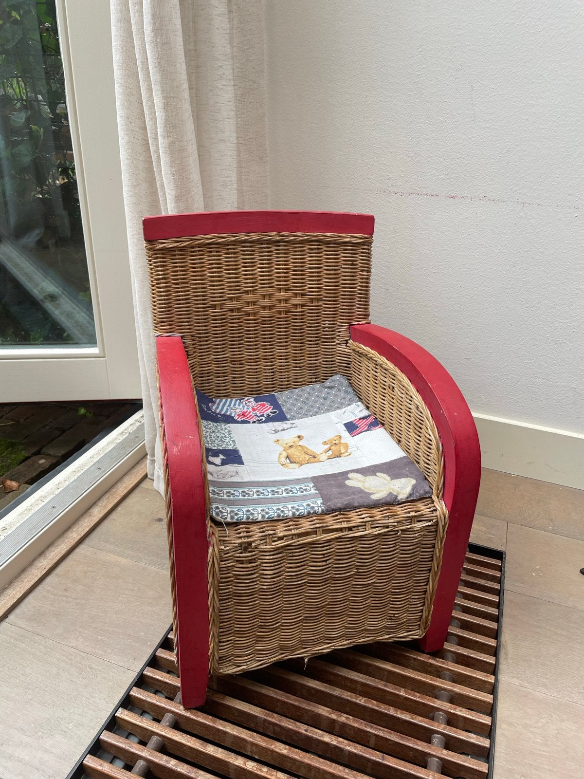 Kinder fauteuil met kussentje, Ophalen, Gebruikt, Stoel(en)