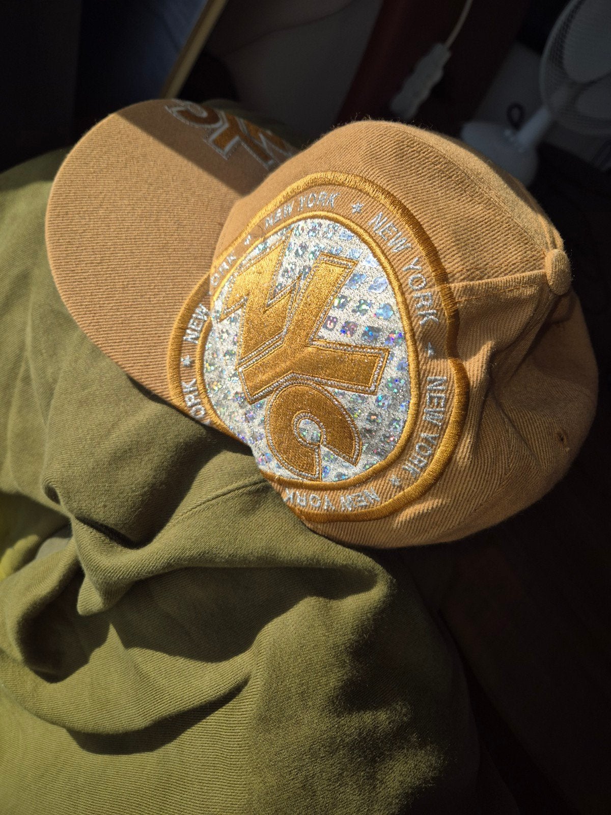 KBETHOS NYC Baseball Cap M Tan Goud Glitter Holografisch, 60 cm (XL, 7½ inch) of meer, Ophalen of Verzenden, Pet, KBETHOS