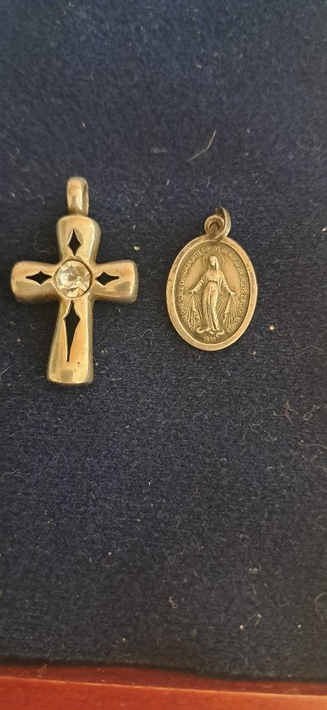 Zilveren hangers.kruis, en miraculeuze hanger, Sieraden, Tassen en Uiterlijk, Kettinghangers, Ophalen of Verzenden, Zo goed als nieuw