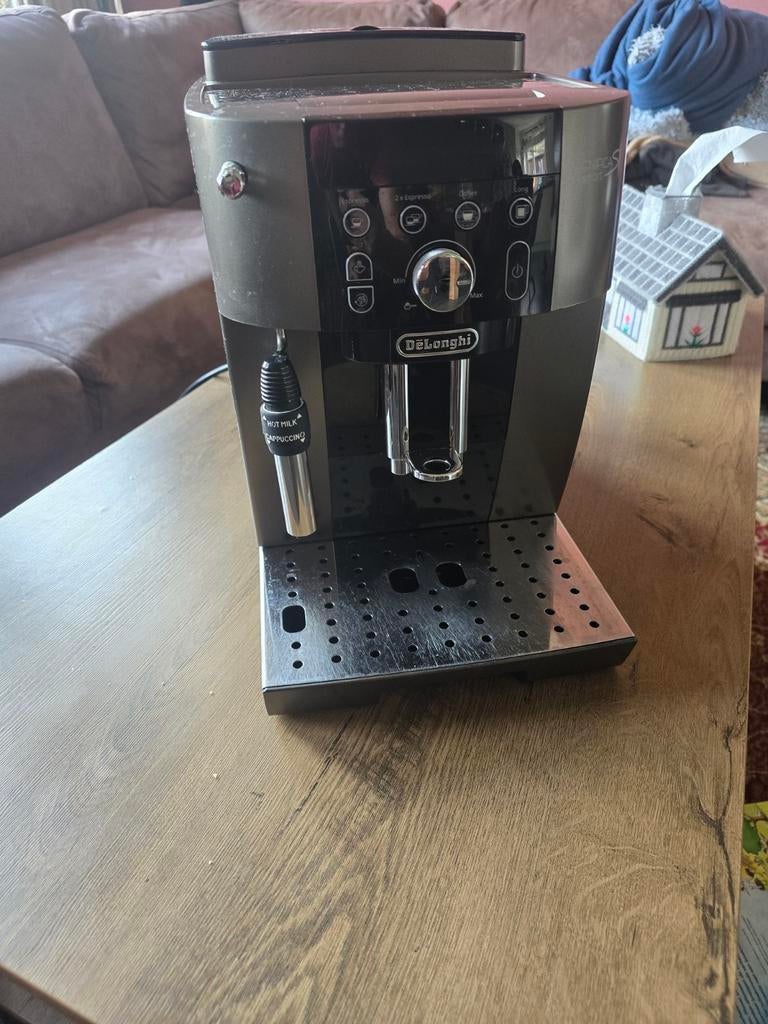 De'Longhi Magnifica S Smart volautomatische espressomachine, Witgoed en Apparatuur, Koffiezetapparaten, Gebruikt, Espresso apparaat