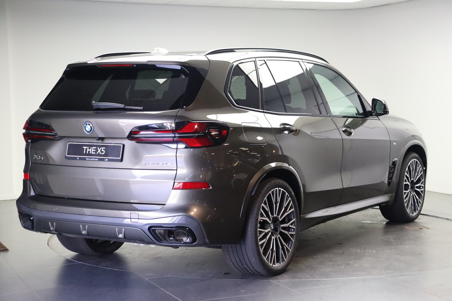 BMW X5 xDrive50e M Sport Automaat / Trekhaak / Panoramadak S, Auto's, Automaat, Dealer onderhouden, Stoelverwarming, 2395 kg