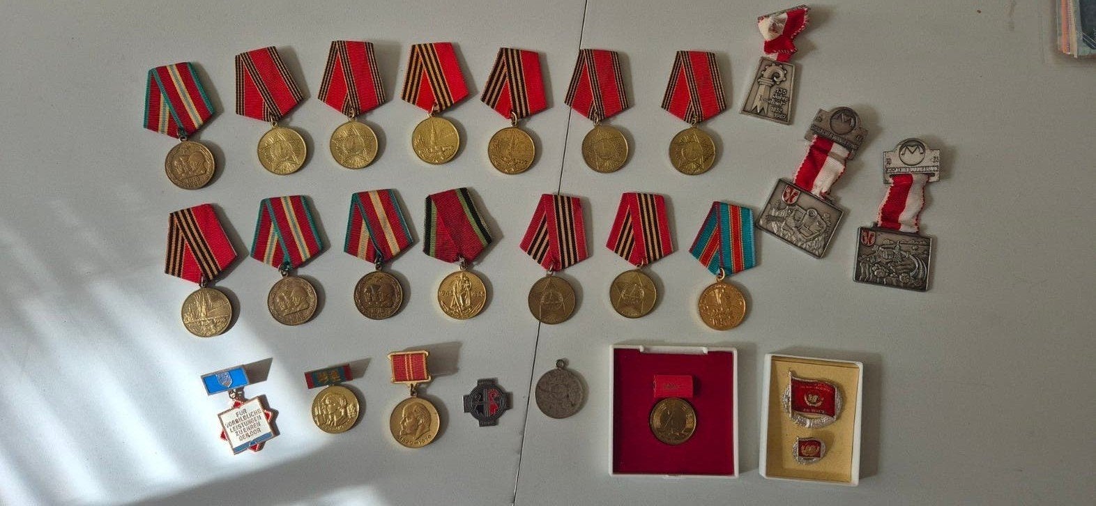 Diverse verzameling medailles en insignes, Postzegels en Munten, Ophalen of Verzenden, Overige materialen, Buitenland