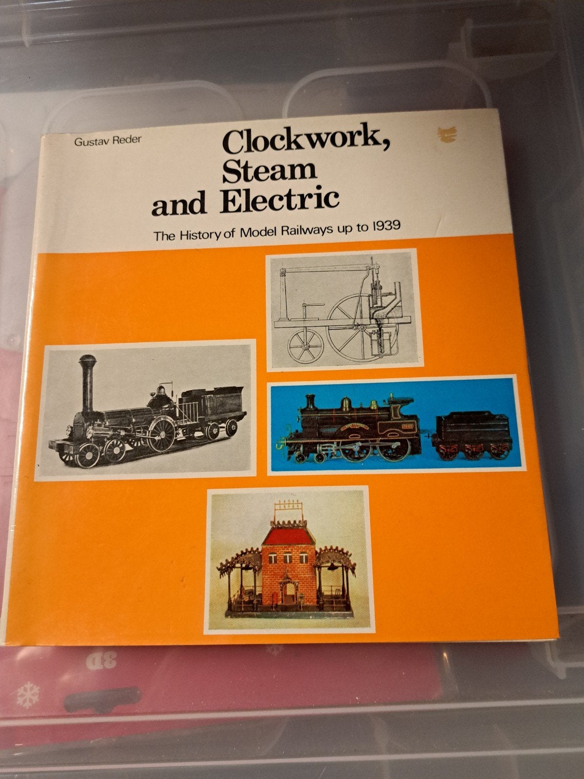 trein boek over oude modellen, Verzamelen, Ophalen of Verzenden, Gebruikt, Trein, Boek of Tijdschrift