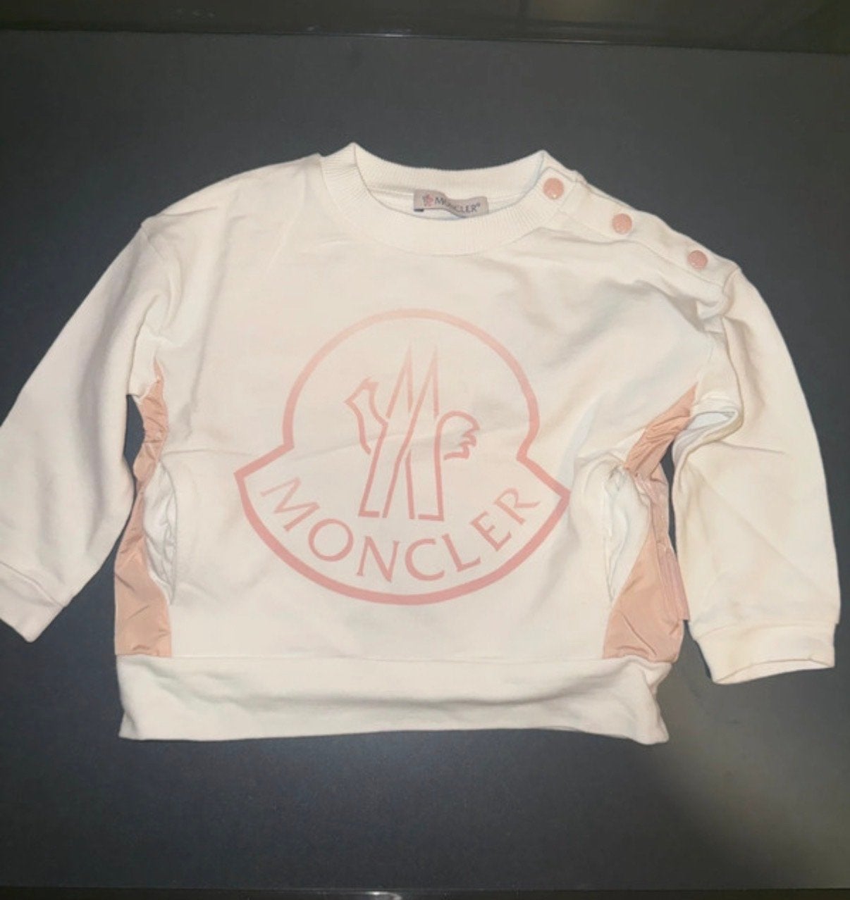 Moncler sweater wit met roze logo en details, Ophalen of Verzenden, Zo goed als nieuw, Jongetje of Meisje, Truitje of Vestje