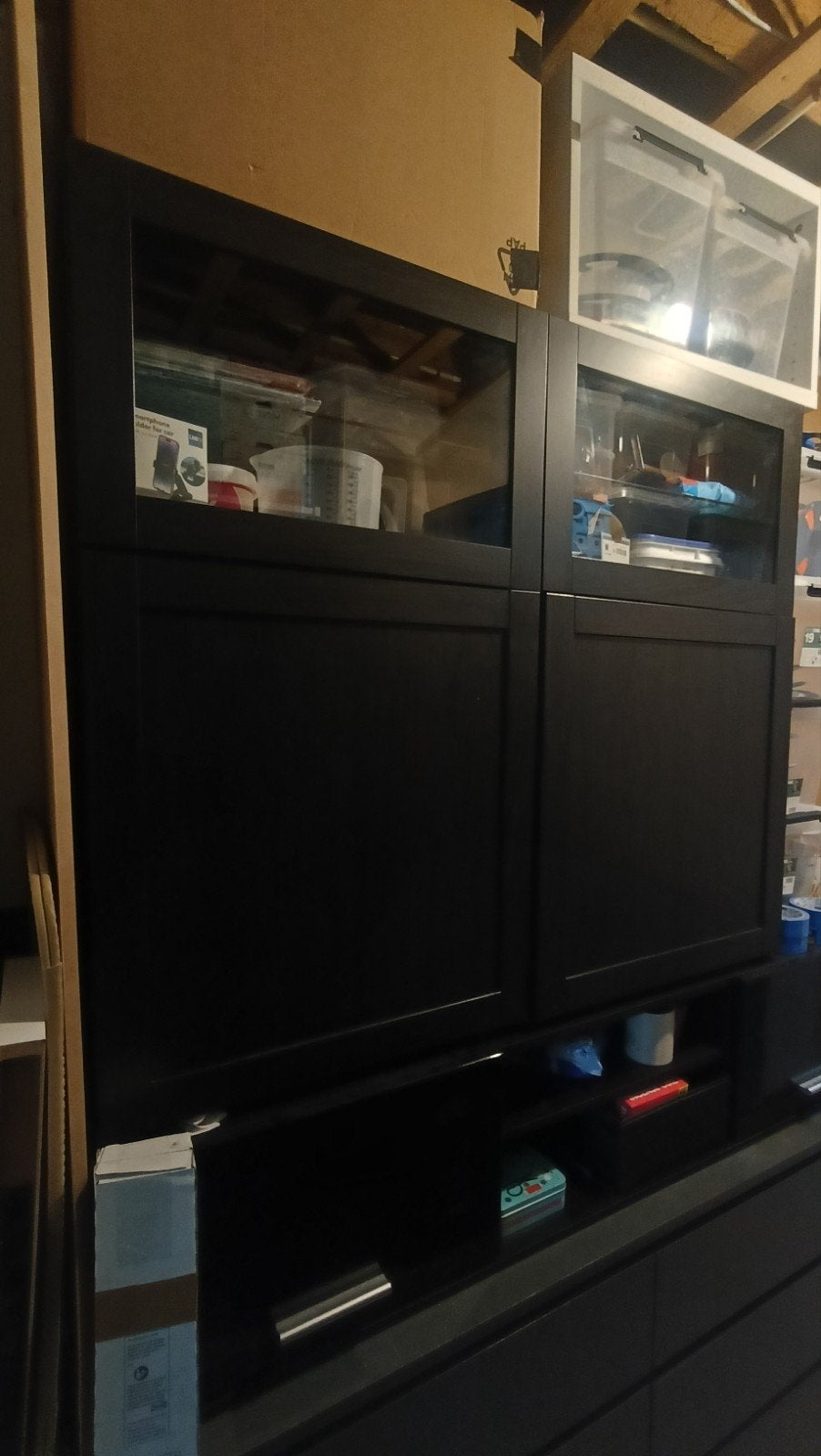 IKEA Besta kasten - zwartbruin met deuren en vitrines, Ophalen, 100 tot 150 cm, Overige houtsoorten, 50 tot 100 cm