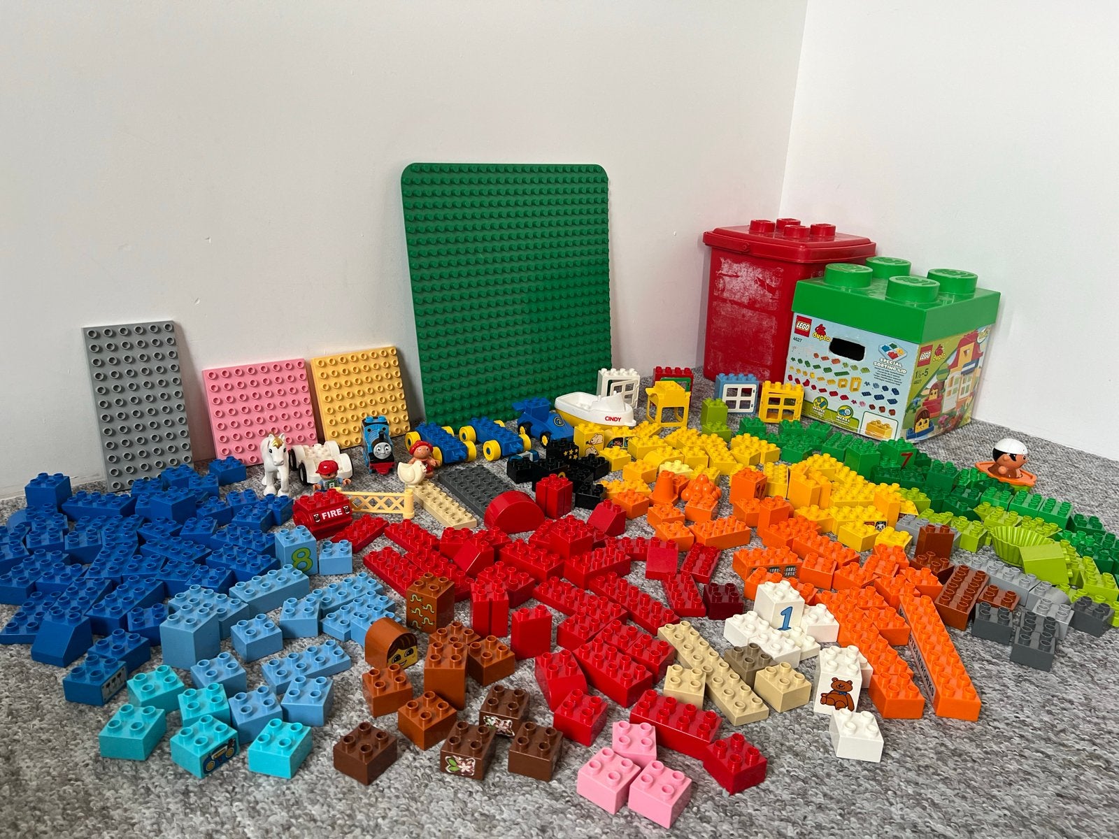 Grote hoeveelheid Duplo met platen en voertuigen, Gebruikt, Ophalen of Verzenden, Duplo, Inclusief accessoires