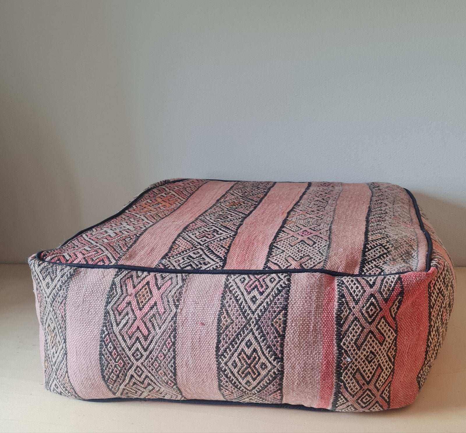 Prachtige vintage kelim Poef vloerkussen kussen Marokko, Huis en Inrichting, Ophalen of Verzenden, Zo goed als nieuw