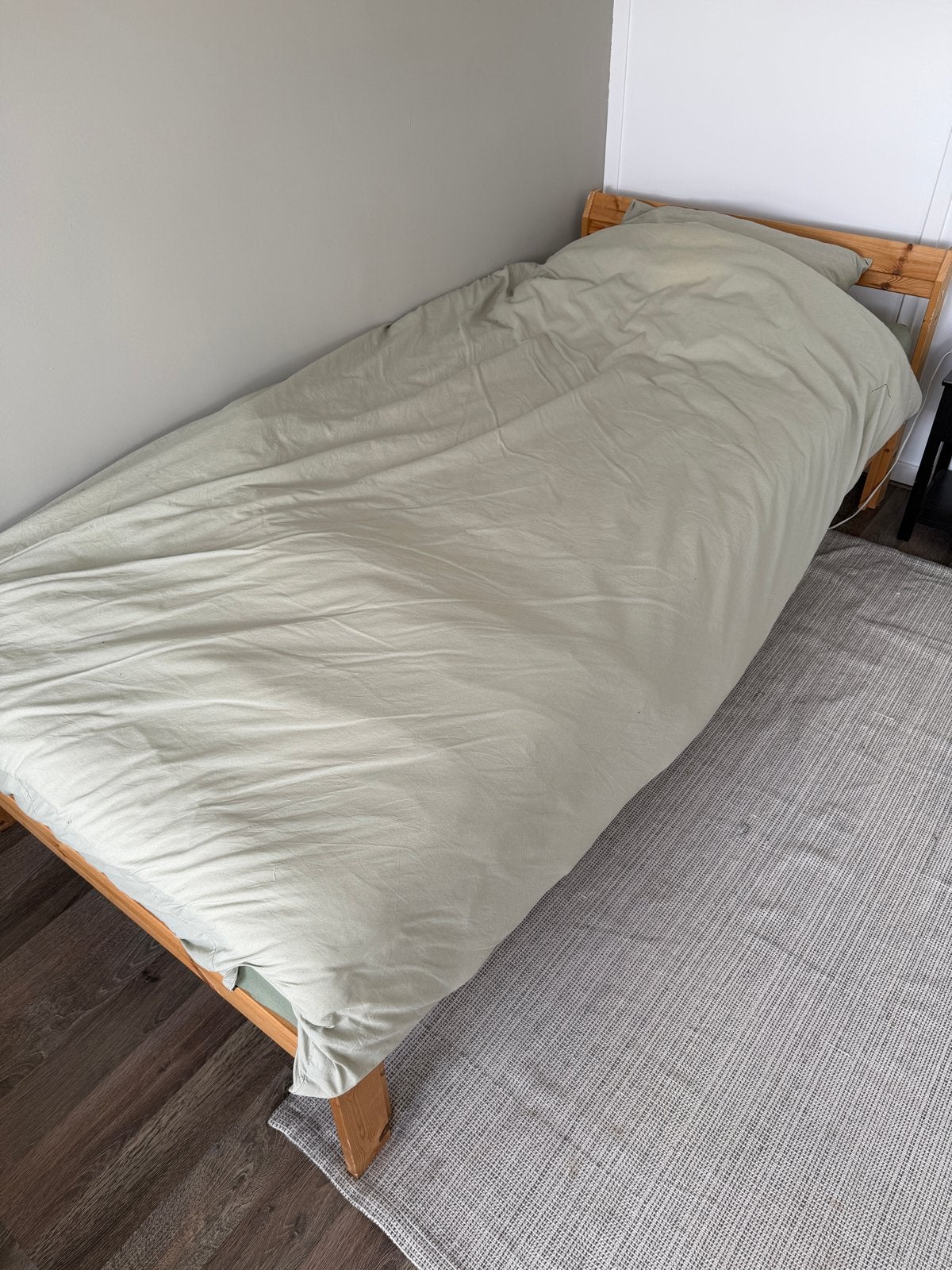 2X Eenpersoonsbed van hout met lattenbodem en matras, Ophalen, Gebruikt, 90 cm, 200 cm
