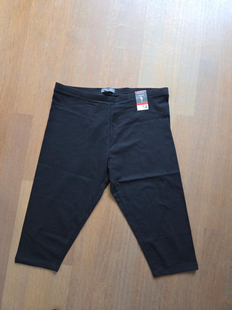 Zwarte korte legging maat 44 nieuw, Kleding | Dames, Leggings, Maillots en Panty's, Legging, Zwart, Nieuw, Ophalen of Verzenden
