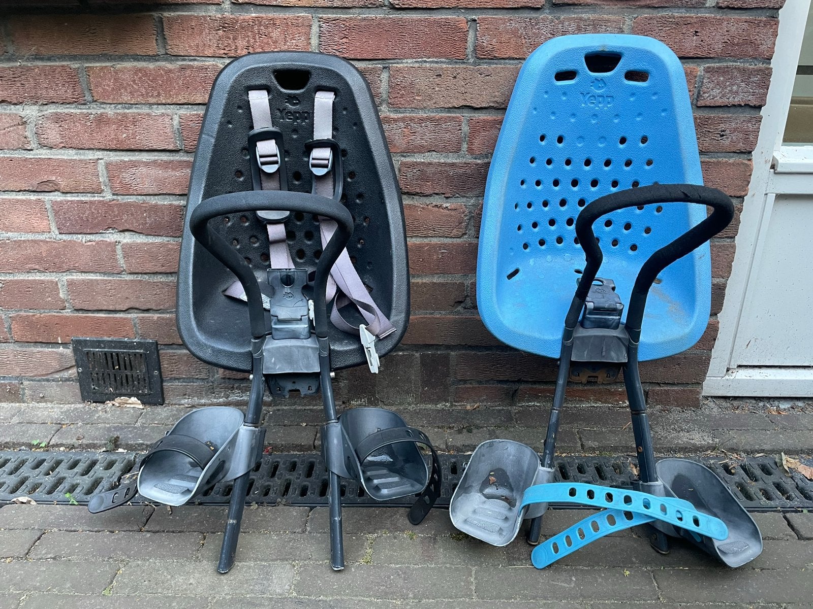 Yepp Fietszitjes: 2 voorzitjes met windscherm en 3 adapters, Ophalen, Voorzitje, 0 t/m 13 kg, Gebruikt