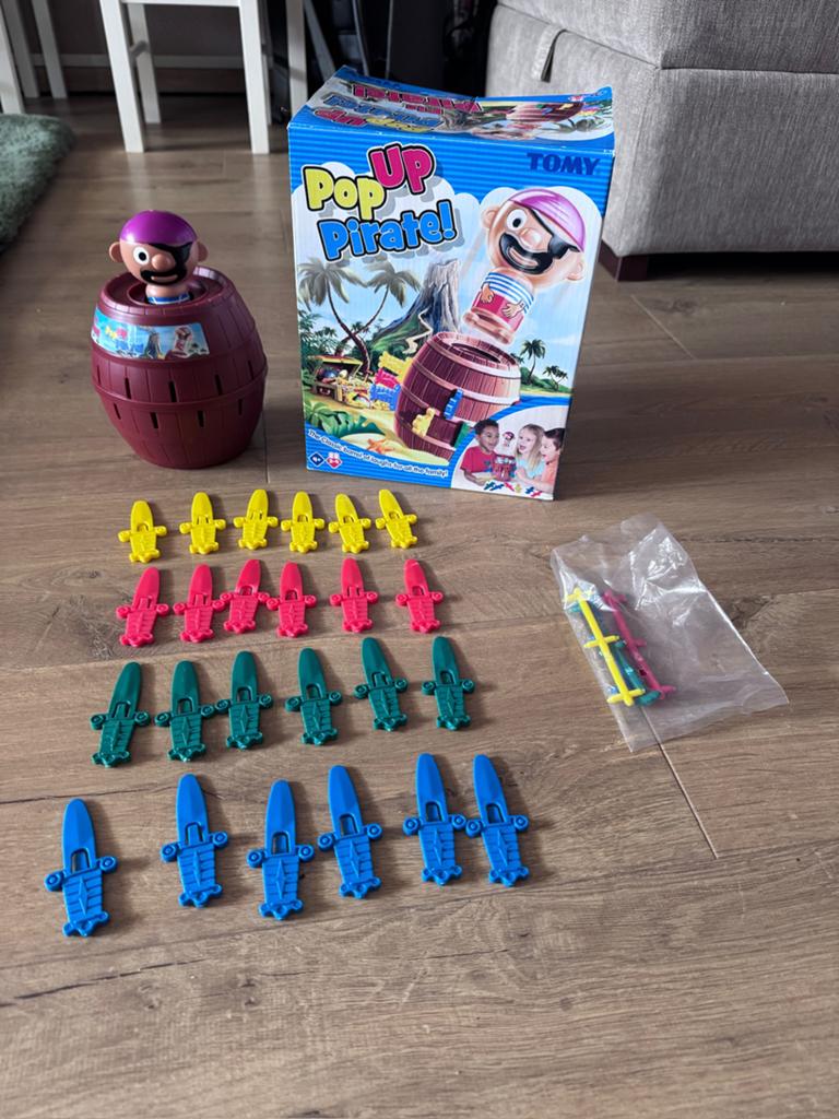 Pop Up Piraat Tomy - Complete - Zo goed als nieuw, Drie of vier spelers, Ophalen of Verzenden, Zo goed als nieuw
