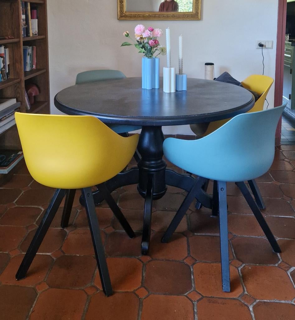Massief eikenhouten ronde eettafel met van 4 moderne stoelen, Huis en Inrichting, Gebruikt, Overige kleuren, Vier, Modern
