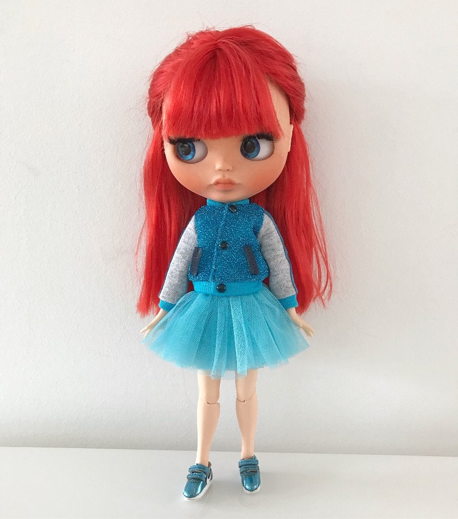 Prachtige custom Blythe doll pop met fel rood haar, Verzamelen, Poppen, Ophalen of Verzenden, Zo goed als nieuw, Pop