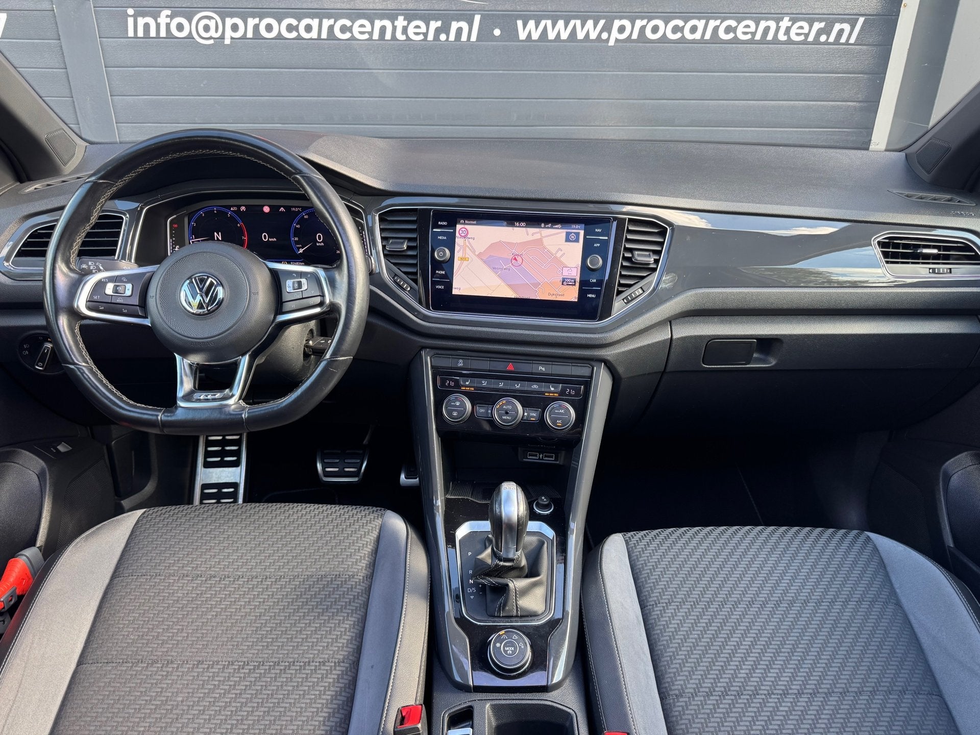 Volkswagen T-Roc 2.0 TSI 4Motion Sport 3xR-Line Aut | Pano |, Auto's, Automaat, 15 km/l, Gebruikt, Euro 6