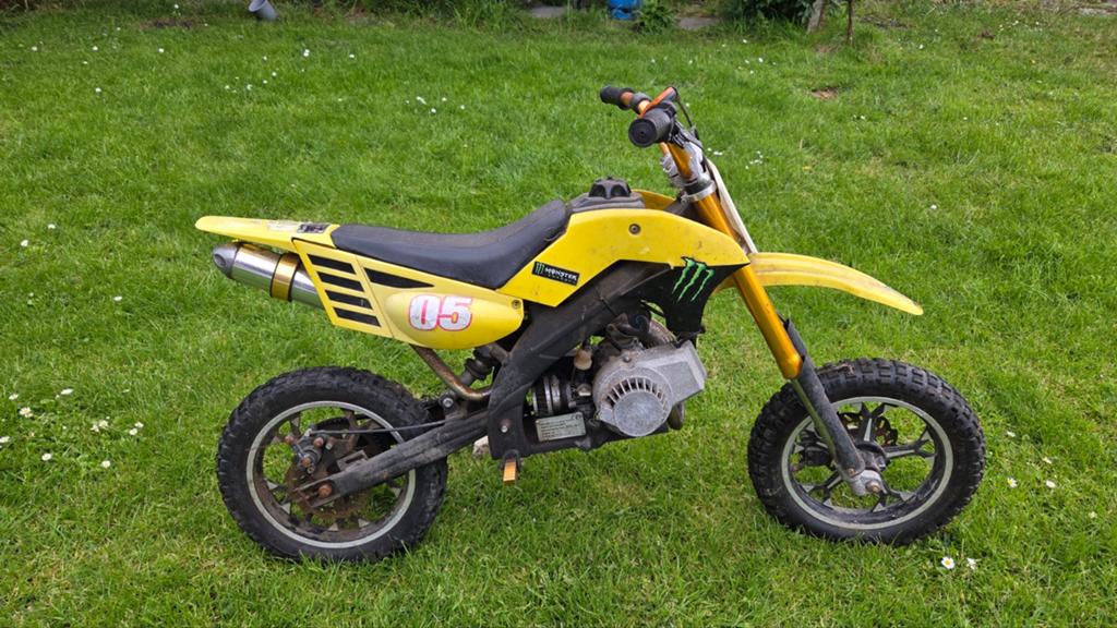 Gele Dirtbike Crossmotor 49cc - Reed goed, heeft stilgestaan, Fietsen en Brommers, Minibikes, Midibikes en Pitbikes, Ophalen, Gebruikt