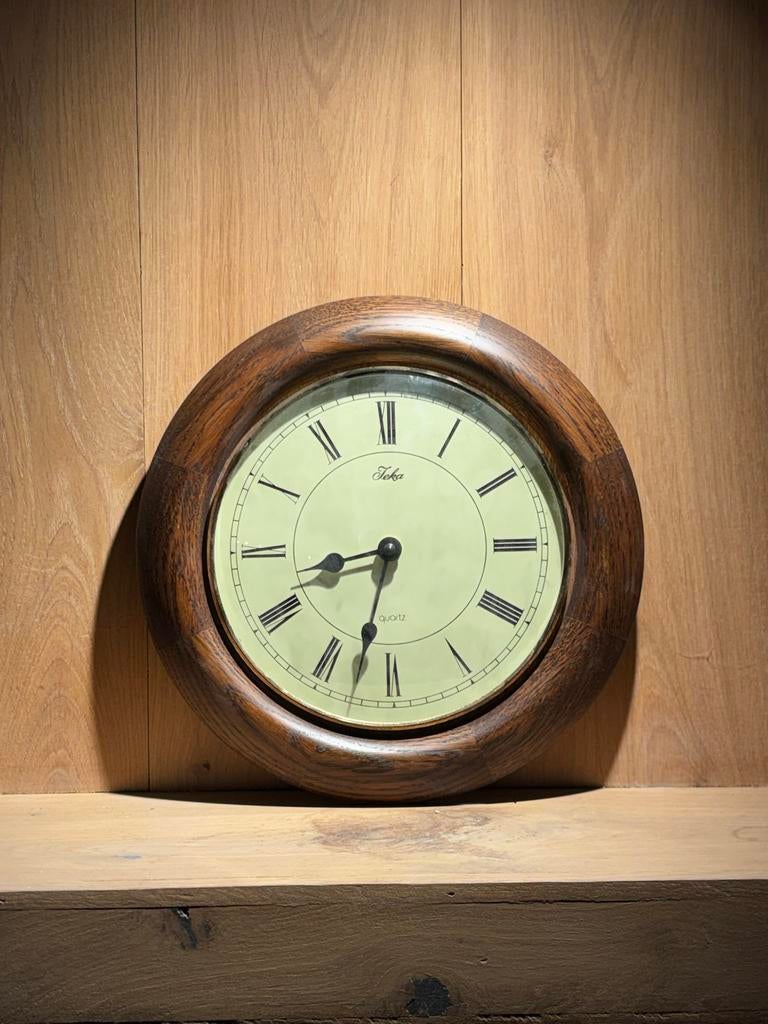 Jeka Ronde Eiken Klok ZC - Klassieke Wandklok, Antiek en Kunst, Antiek | Klokken, Ophalen