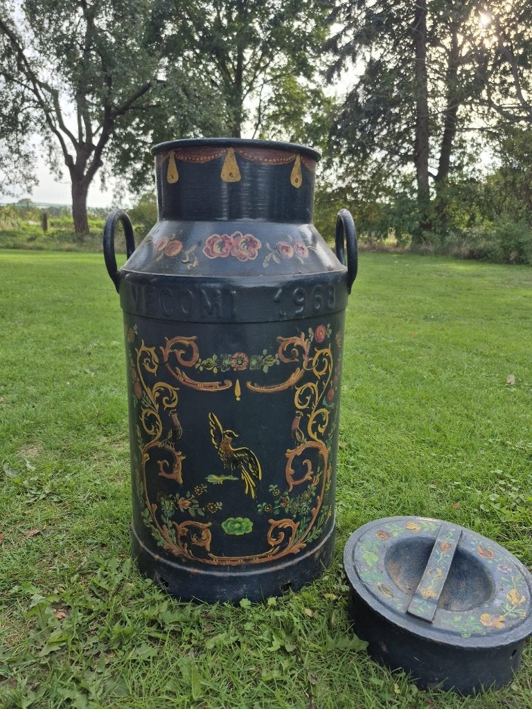 Donkergroene melkbus met deksel – bloemen- en vogelmotief, Ophalen