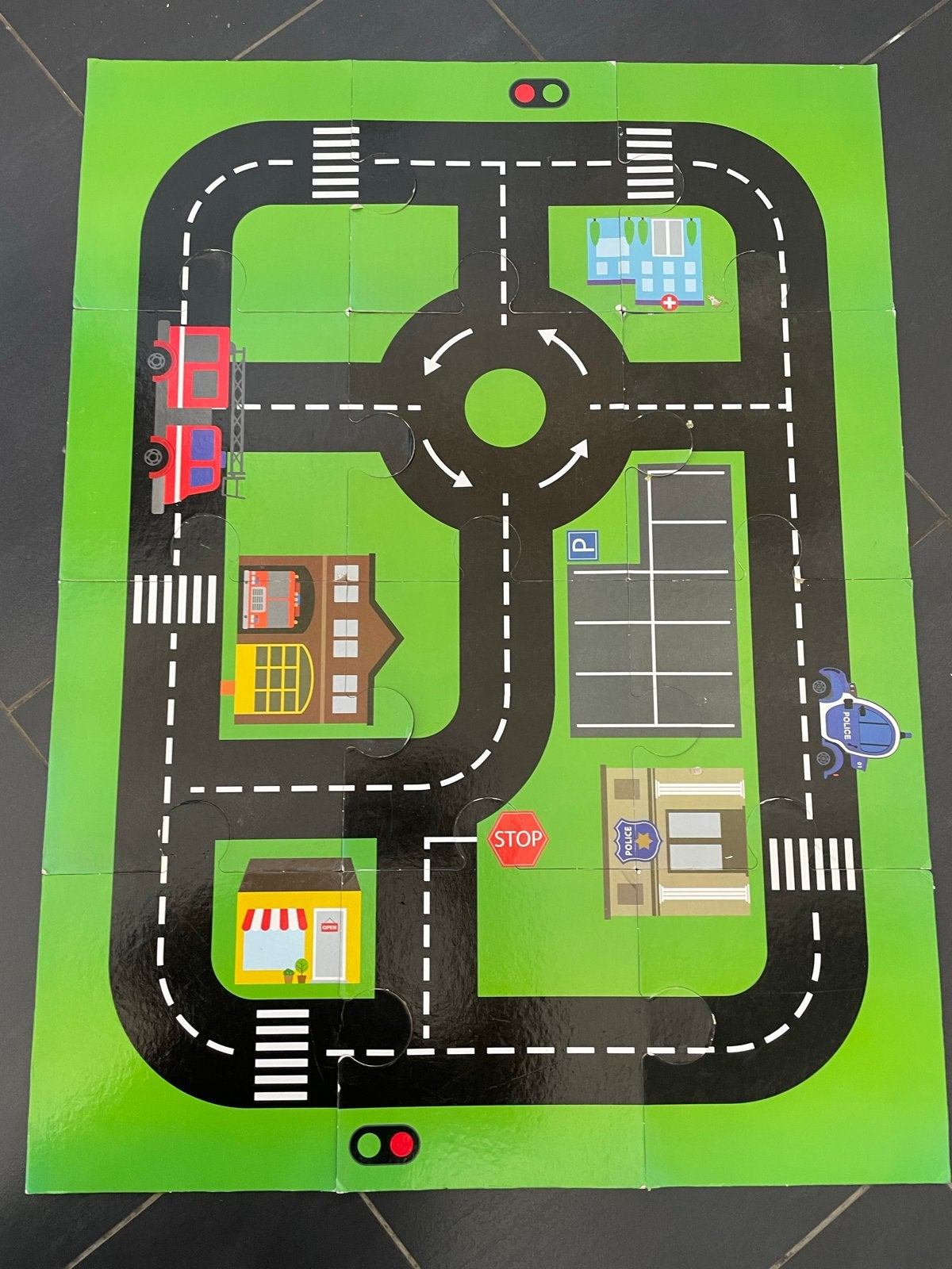 Grote verkeerspuzzel met wegen en verkeer, Ophalen of Verzenden, 10 tot 50 stukjes, Gebruikt, 2 tot 4 jaar