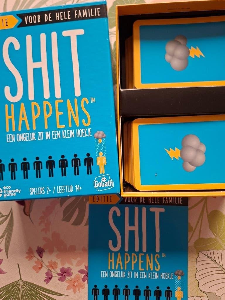 Shit happens een ongeluk zit in een klein hoekje, Ophalen of Verzenden, Zo goed als nieuw