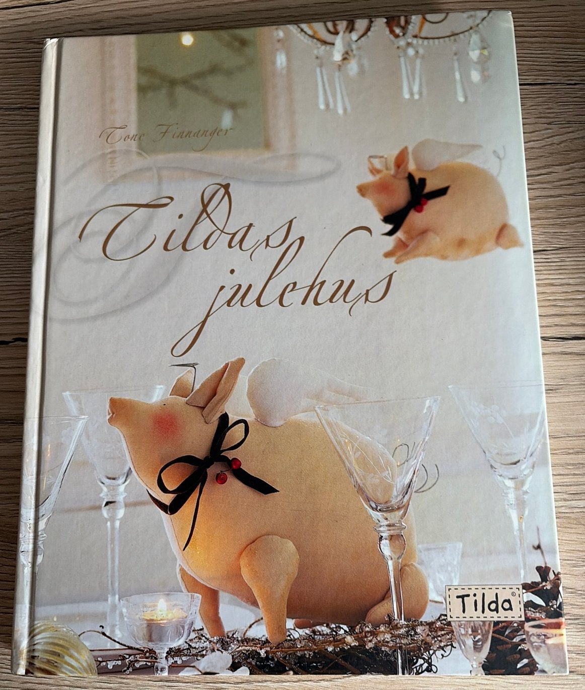 Tildas Julhus - Knutselboek voor Kerstdecoratie, Boeken, Hobby en Vrije tijd, Ophalen of Verzenden, Zo goed als nieuw, Borduren en Naaien