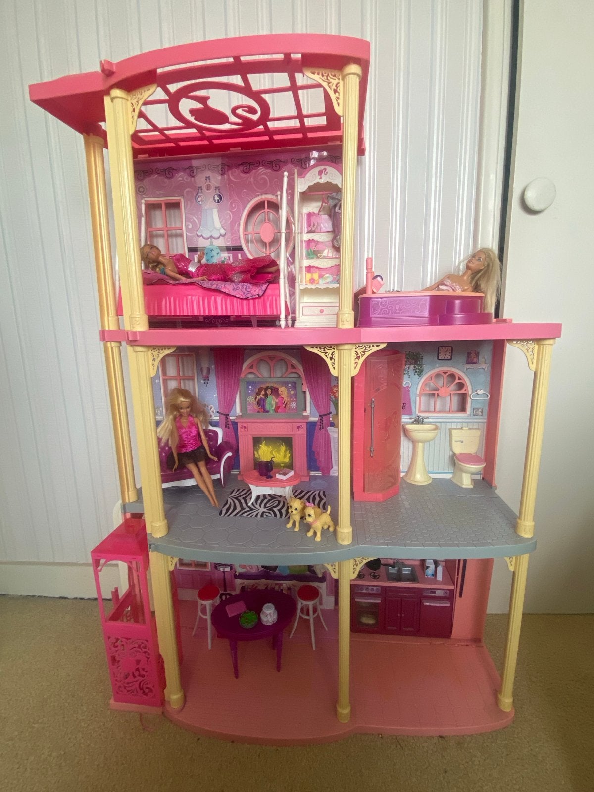Barbie Droomhuis met accessoires en poppen, Ophalen of Verzenden, Gebruikt, Poppenhuis