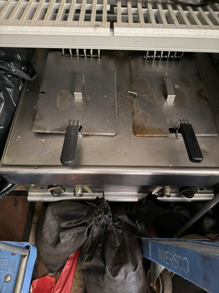 Frituur, Ophalen, Gebruikt, 85 tot 90 cm