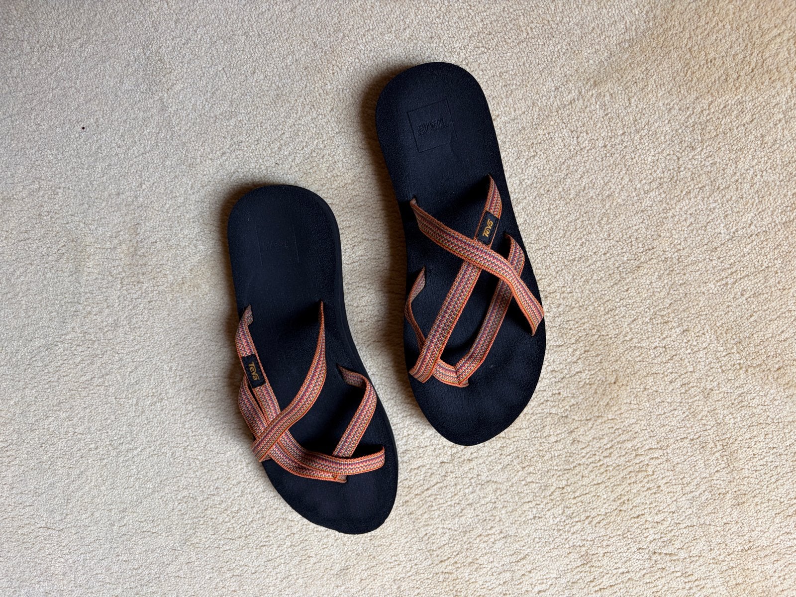 Teva Olowahu slippers - zwart met oranje bandjes, Ophalen of Verzenden, Gedragen, Zwart, Slippers