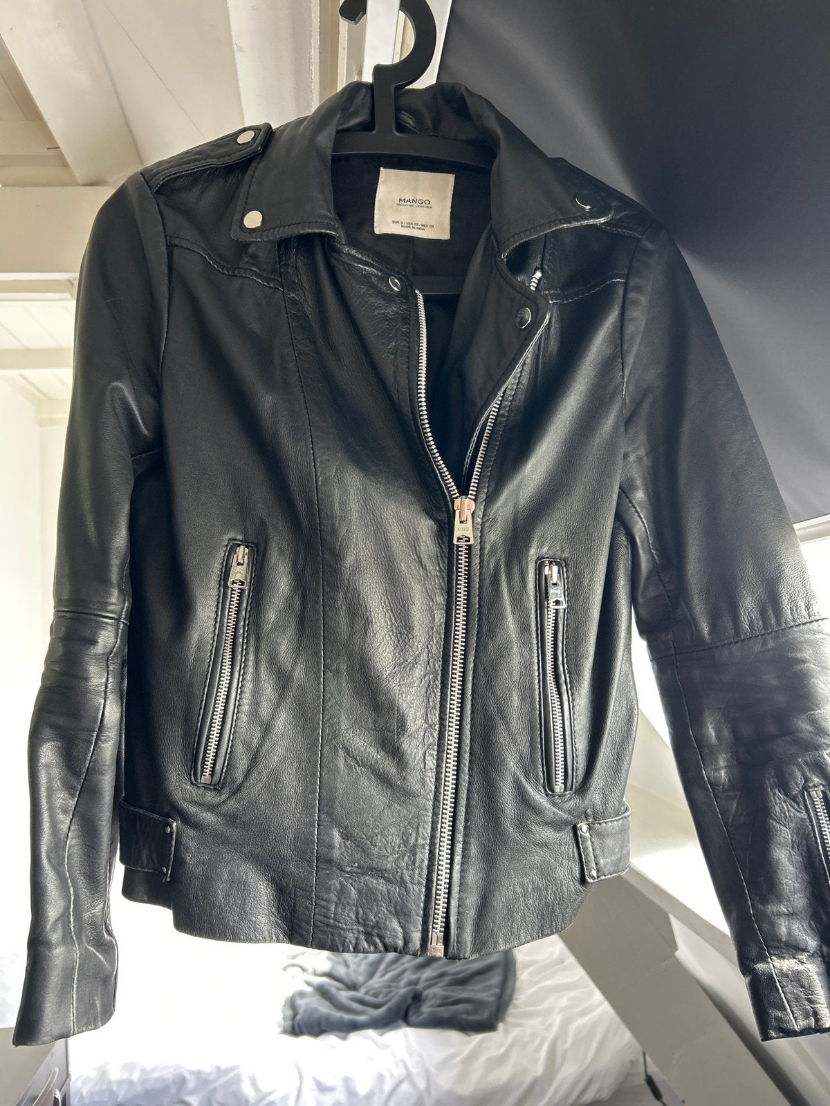 Stijlvol zwart leren jasje van Mango, Ophalen of Verzenden, Gedragen, Maat 34 (XS) of kleiner, Zwart