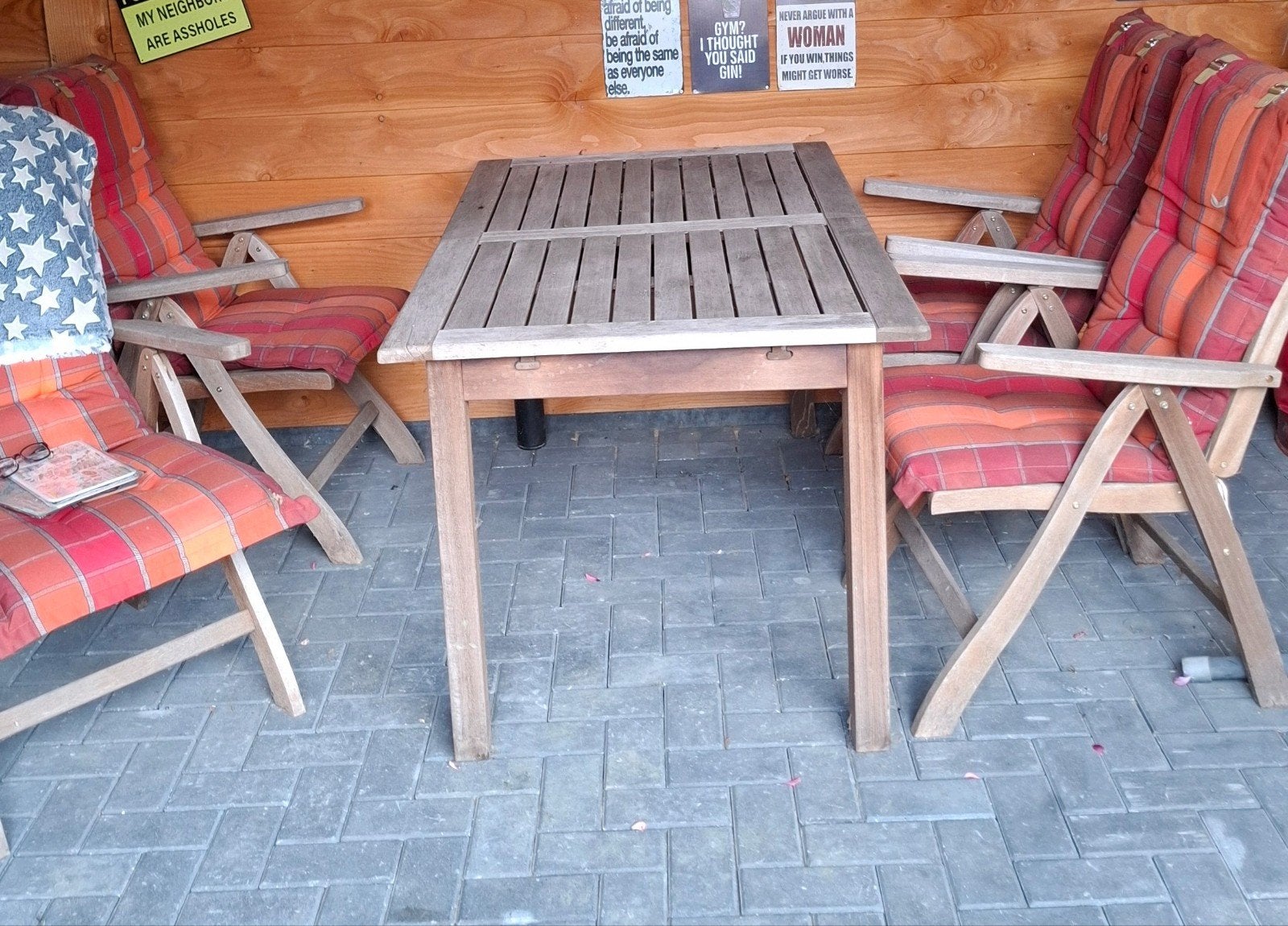 gratis: 4 Houten tuinset stoelen en tafel, Ophalen, Gebruikt, Hout