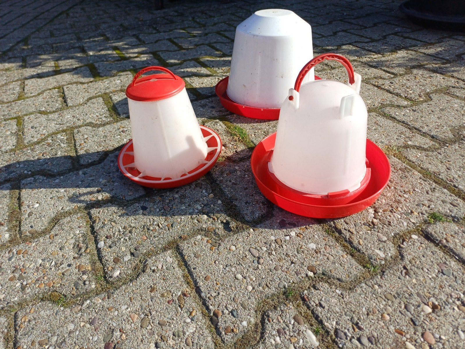 voer en drinkbak, Ophalen, Drinken en Voederen