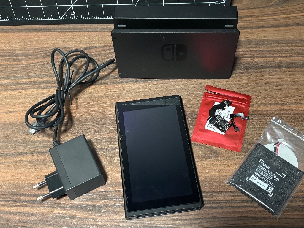 Nintendo Switch V1 Defect + Dock + Lader + Nieuwe Accu, Ophalen of Verzenden, Niet werkend, Zonder controller, Switch Original