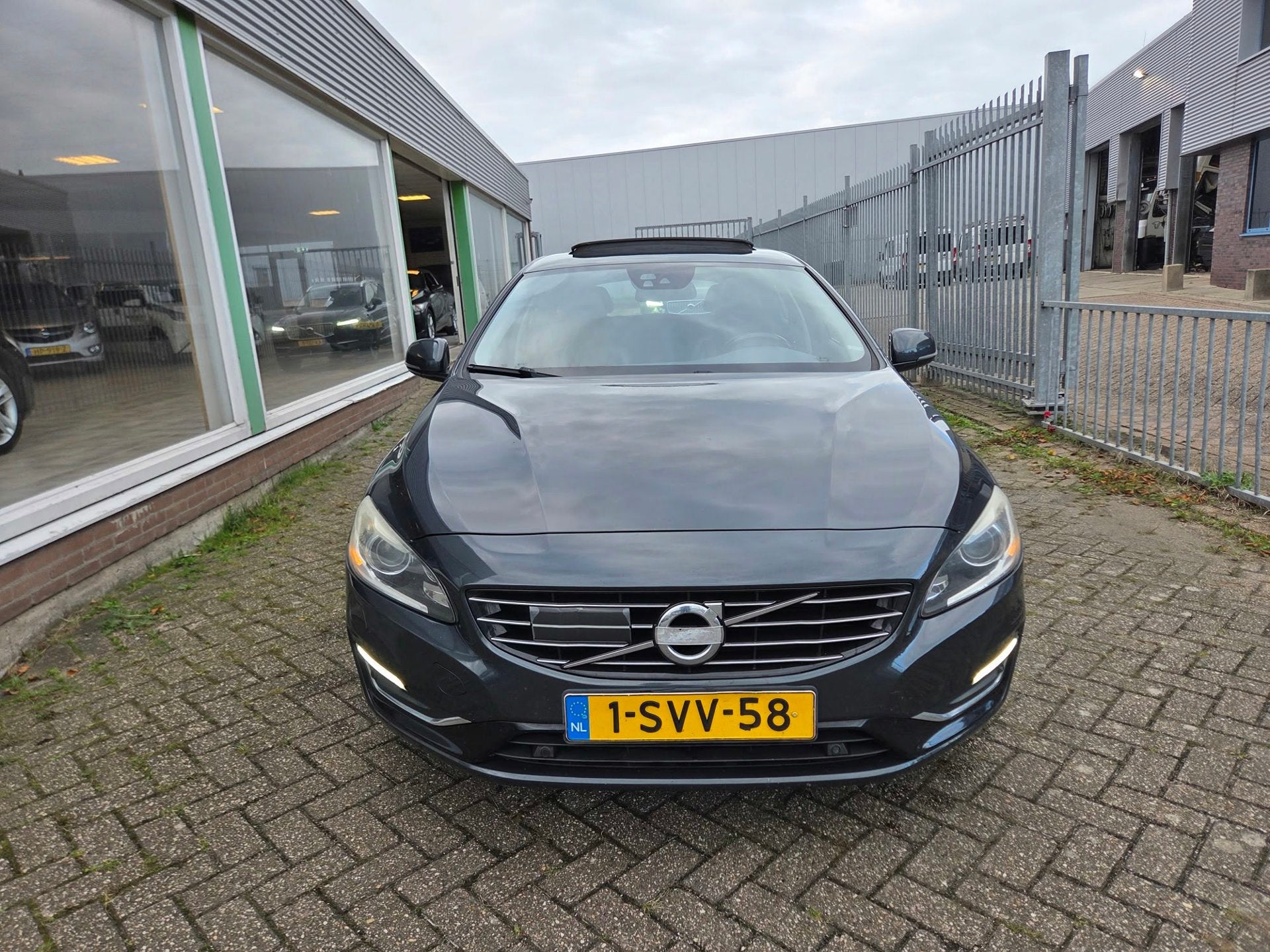 Volvo V60 2.4 D6 AWD Plug-In Hybrid Summum|PANO|CAMERA|BLIS|, Auto's, Automaat, Vierwielaandrijving, Xenon verlichting, 11 kWh
