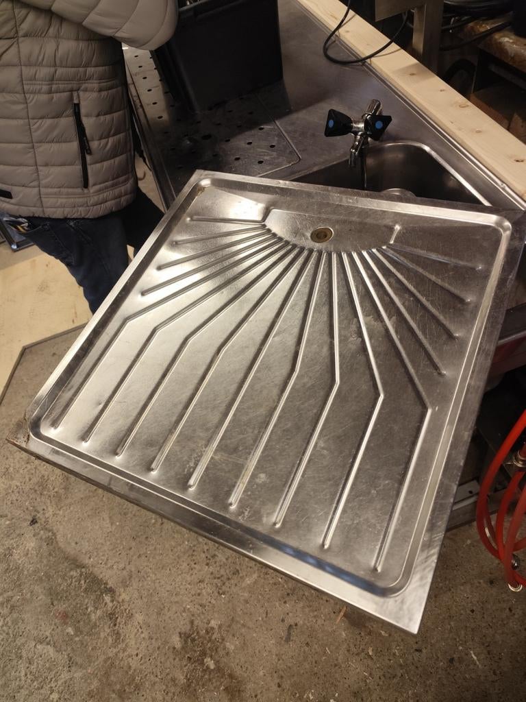 2 RVS lekbladen met afvoer 50x50 cm, Ophalen of Verzenden, Gebruikt, Reclamebord, Plaat of Schild
