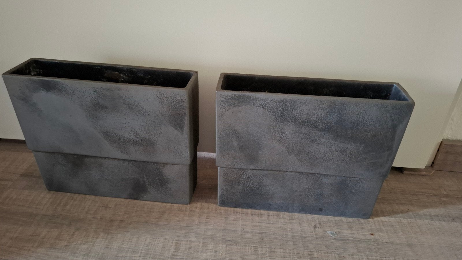 2 grijze planten bakjes, Ophalen, Zo goed als nieuw