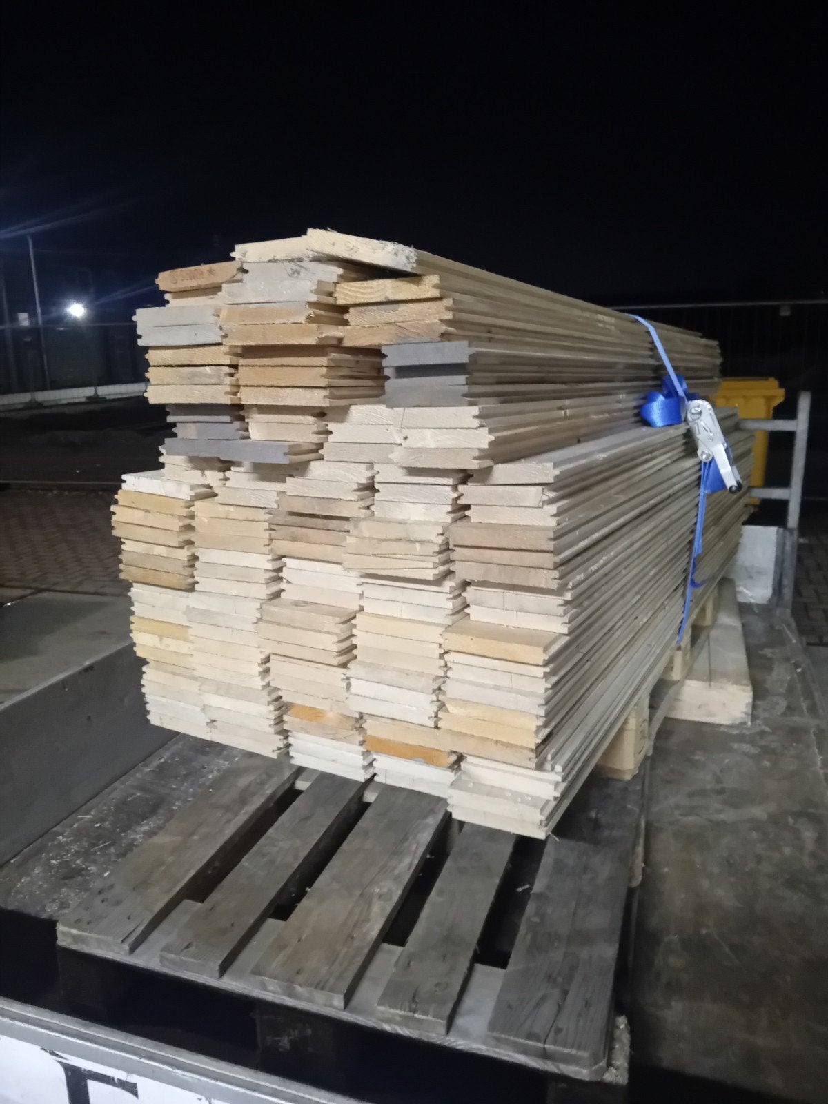 Planken met messing en groef - 130 stuks, Ophalen, Gebruikt, Minder dan 25 mm, 200 tot 250 cm