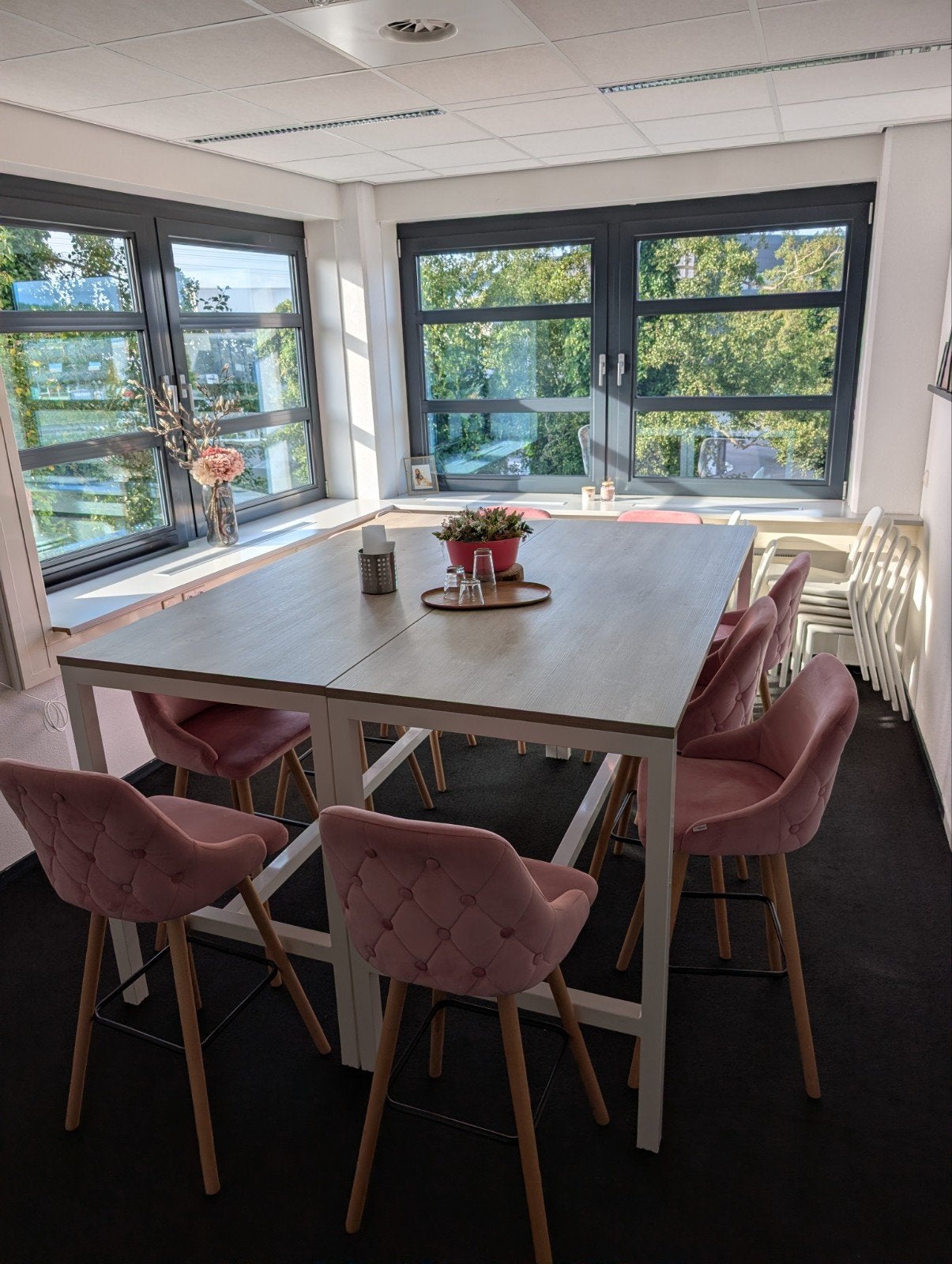Vida XL  2 bartafels met 10 roze barstoelen, Huis en Inrichting, Ophalen, Zo goed als nieuw, Rechthoekig, Hout