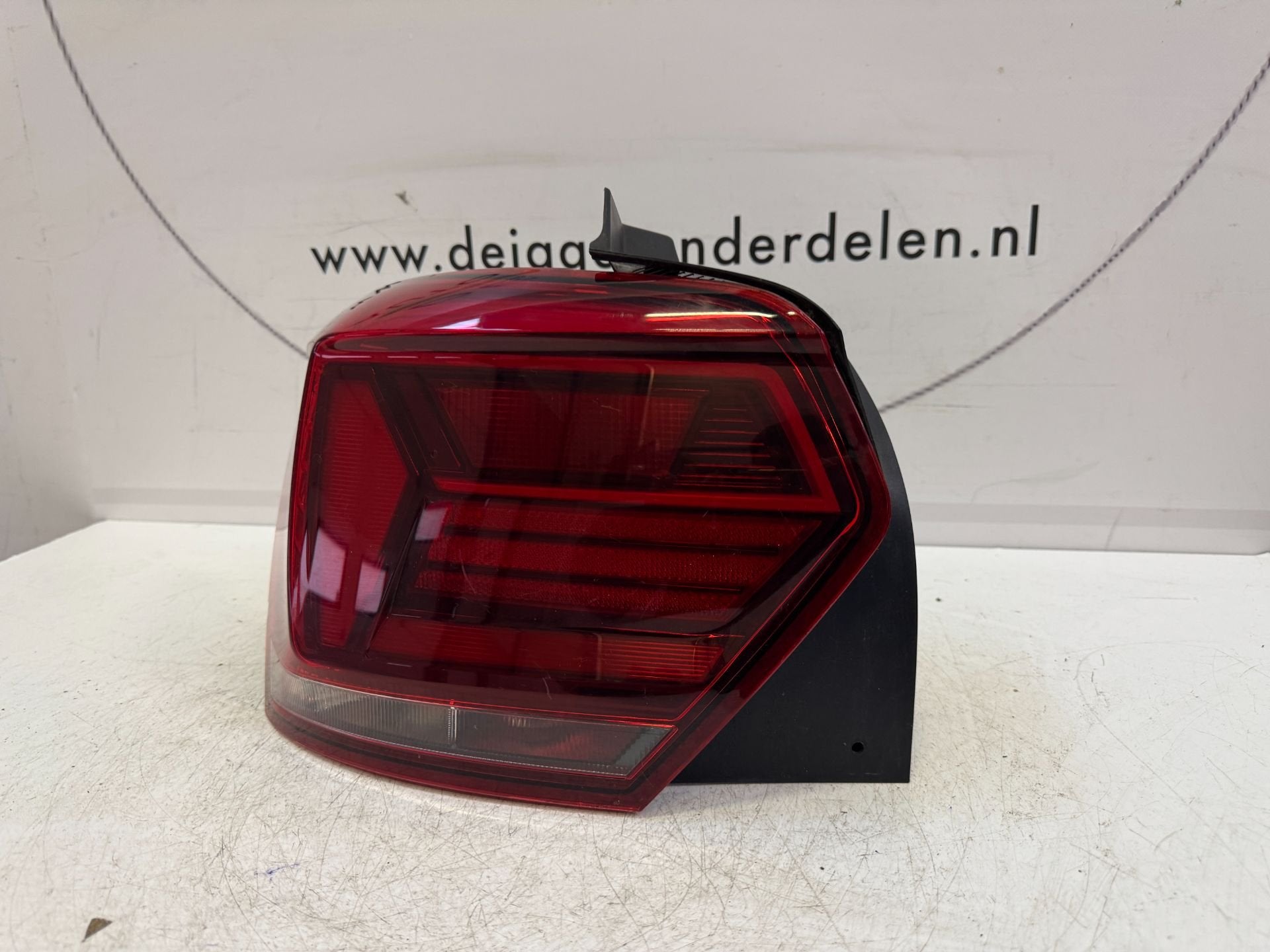 VW POLO 2G ACHTERLICHT LINKS ACHTER 2G0945095B 2017-, Gebruikt, Volkswagen, Volkswagen AG, Berliner Ring 2
38440  Wolfsburg, DE