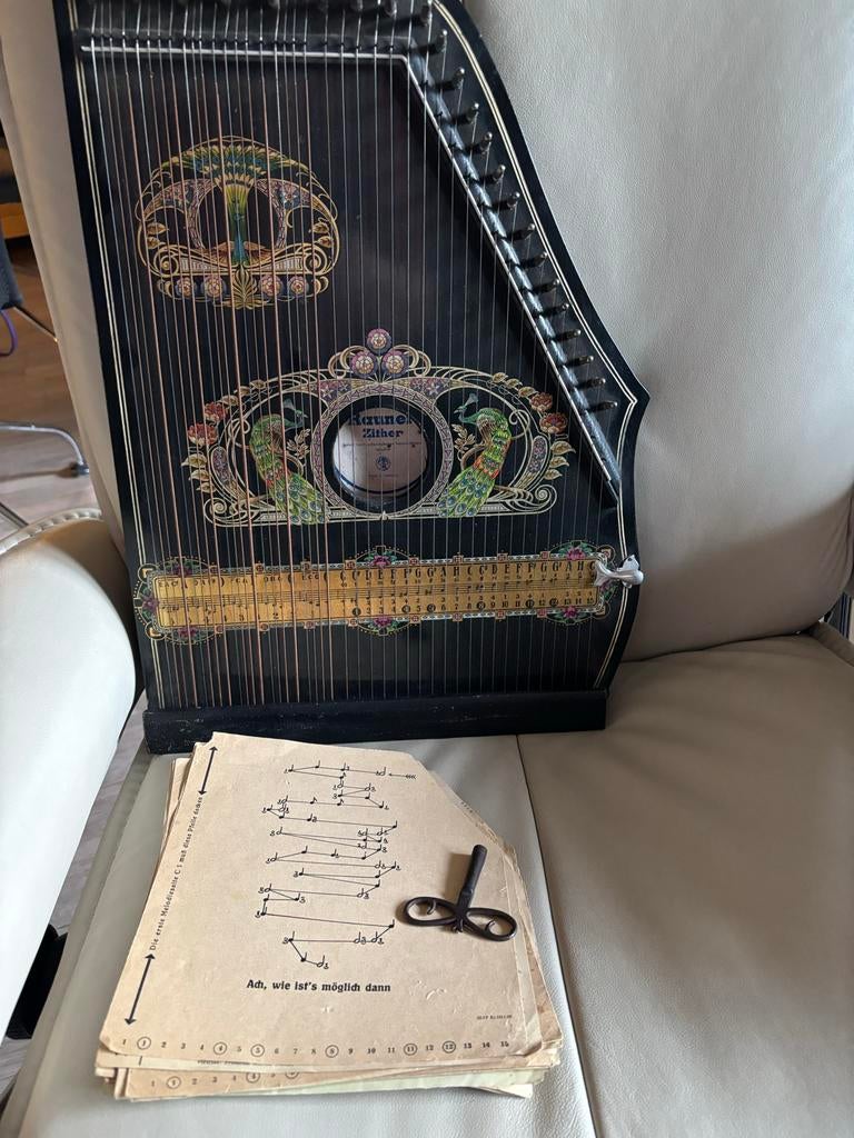 Antieke Kauno Zither met bladmuziek en stemsleutel, Muziek en Instrumenten, Snaarinstrumenten | Overige, Ophalen, Gebruikt, Citer